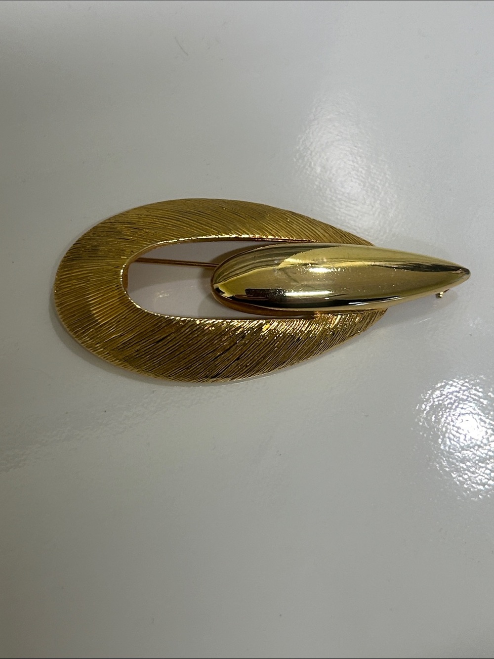 Vintage Gold Tone Abstract Textured Oval Mid Century Pin Brooch